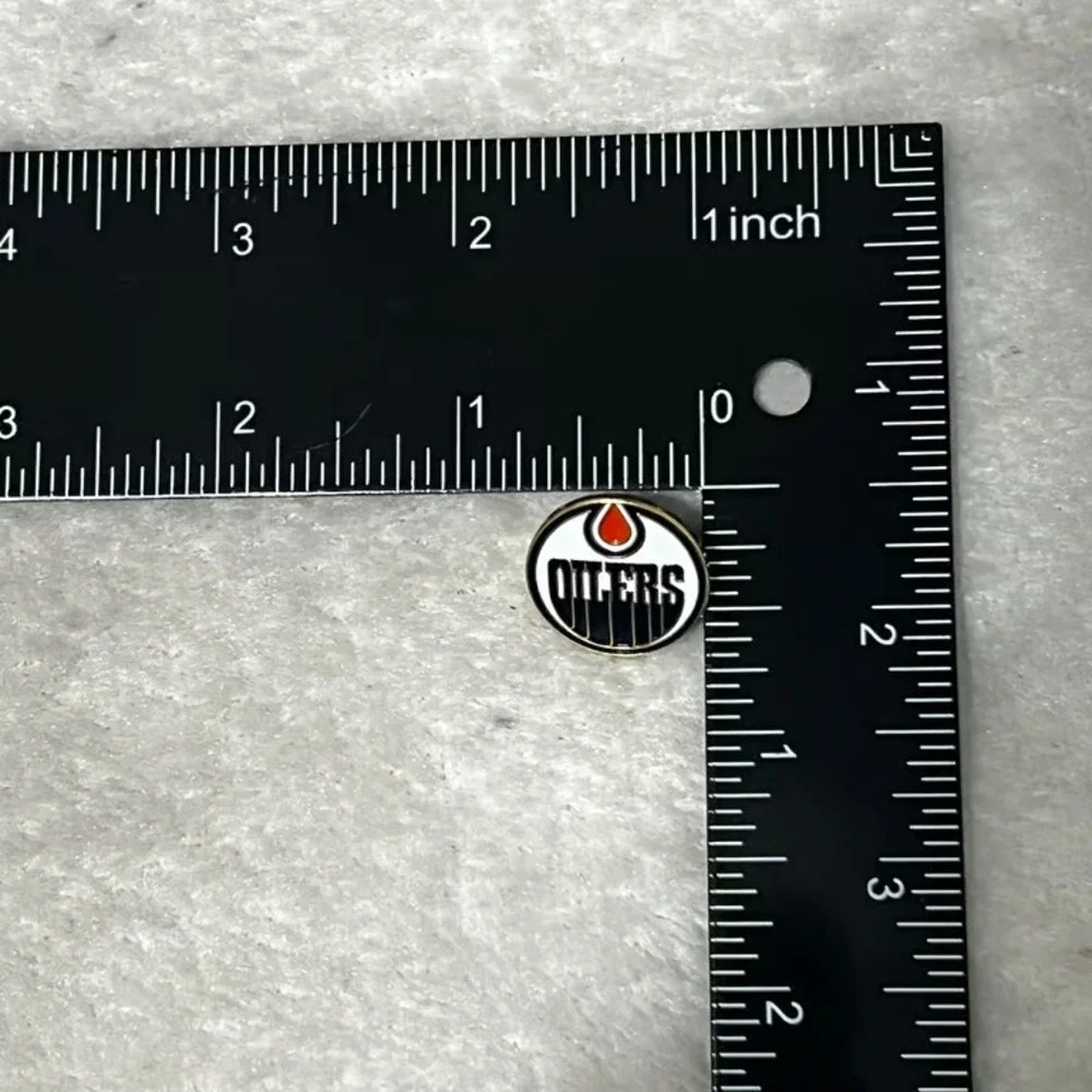 Edmonton Oilers Ice Hockey Alberta Canada Lapel Vest Hat Pin B34